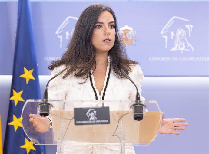 La portavoz de VOX en el Congreso, Pepa Millán, durante una rueda de prensa anterior a la Junta de Portavoces, en el Congreso de los Diputados, a 16 de septiembre de 2025, en Madrid (España).