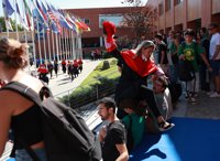 Protesta de estudiantes ante el acto de inicio del curso en la UPO por la "asfixia" de la Junta a la universidad pública
