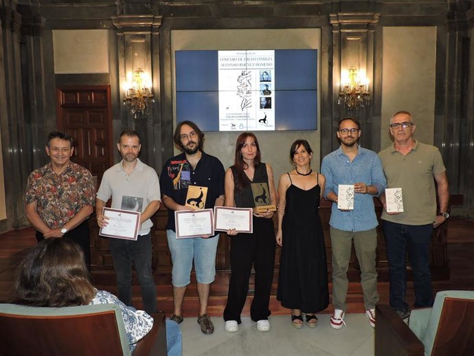 Foto de familia en el acto de entrega del Premio de Dramaturgia Alfonso Jiménez Romero, en la Casa de la Provincia.
