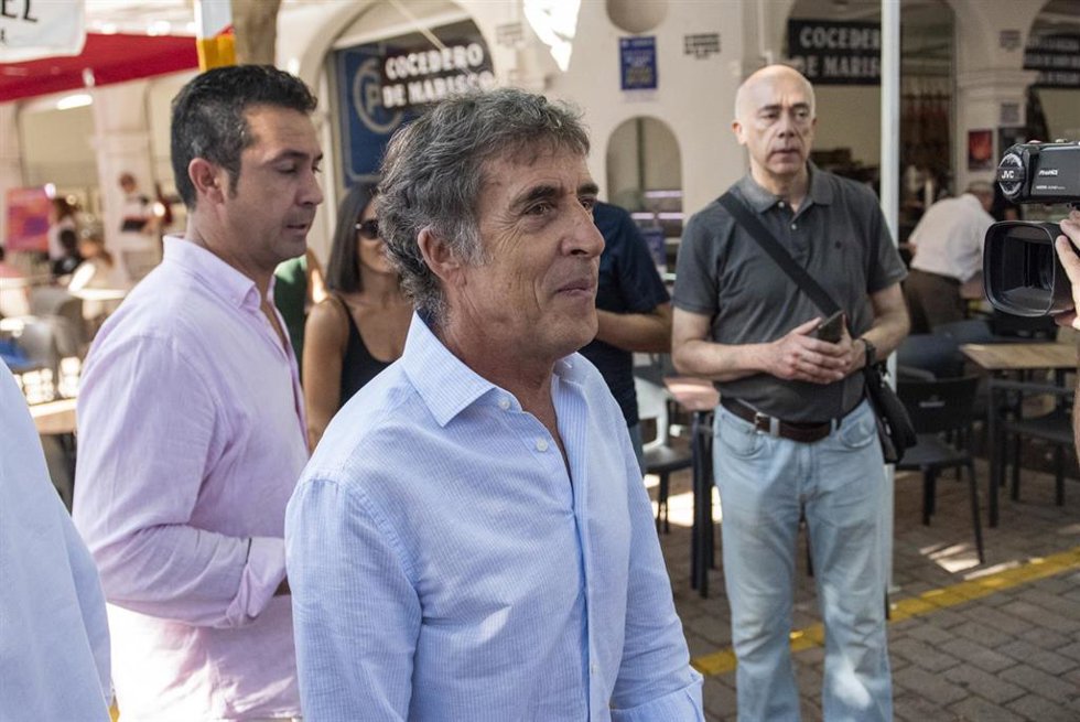 Presentación la V edición de la Gran Fondo Internacional Cicloturista Sierra de Albacete, con la presencia de Perico Delgado. Feria de Albacete 2025. Albacete, Castilla-La Mancha.