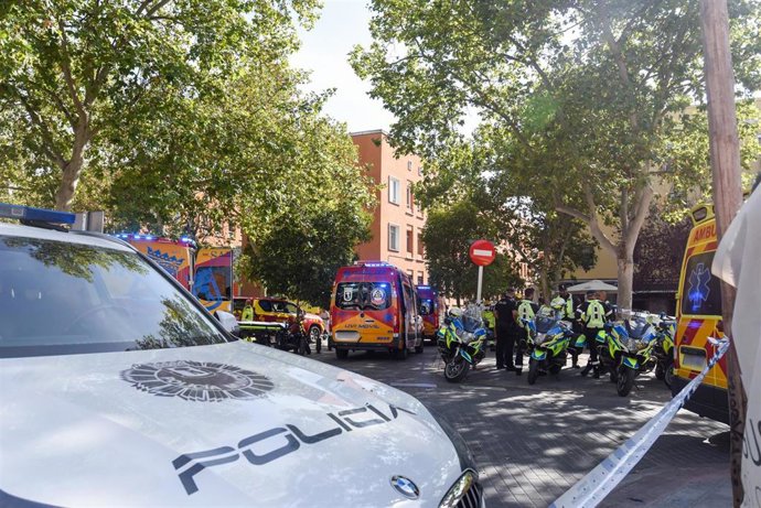 Equipos de emergencias trabajan en la zona donde se ha producido la explosión 