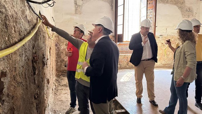 El alcalde ha visitado las obras del convento de las Terreras.