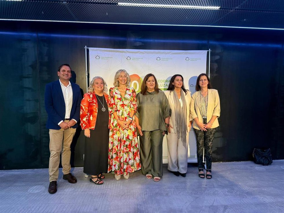 La consejera de Salud y Consumo, Rocío Hernández, en el acto conmemorativo del 30 aniversario de la Confederación Andaluza de Alzheimer (Confeafa).