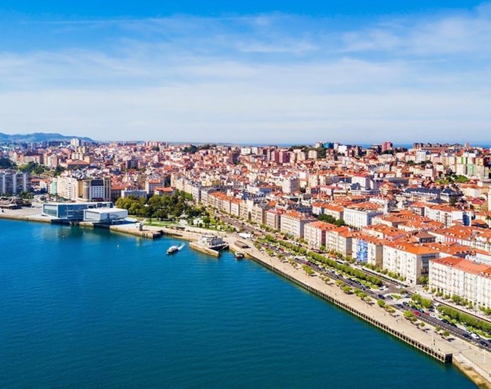 Archivo - Vista panorámica de Santander. Paseo Pereda. Frente marítimo.