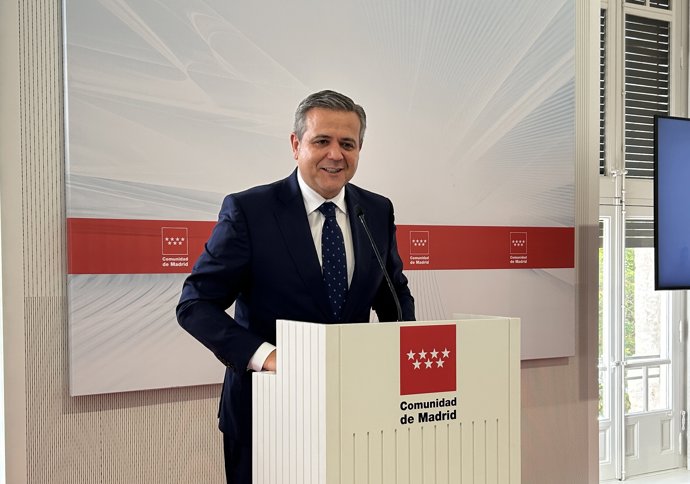 El consejero de Vivienda, Transportes e Infraestructuras, Jorge Rodrigo