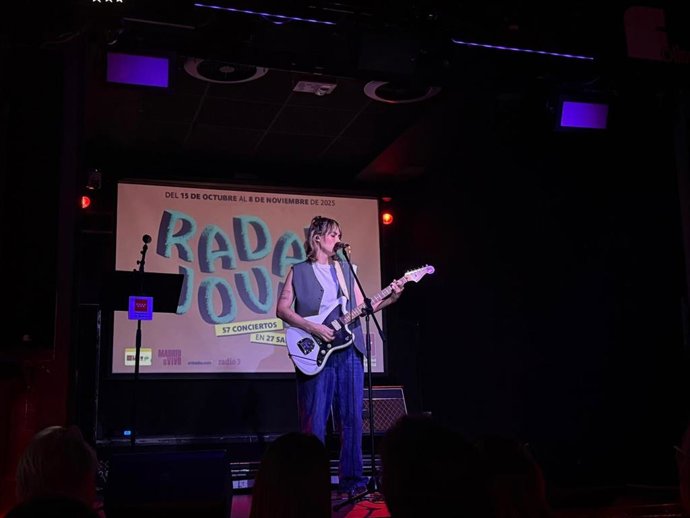 El Momento Incómodo actúa en la presentación de Radar Joven.
