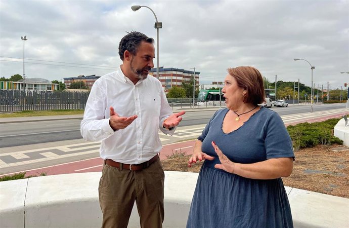 El portavoz del PSOE en el Ayuntamiento de Málaga, Daniel Pérez, y la concejala socialista Carmen Martín.