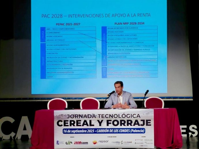 Ángel Gómez durante su participación en la jornada sobre tecnología  en ceral y forraje.