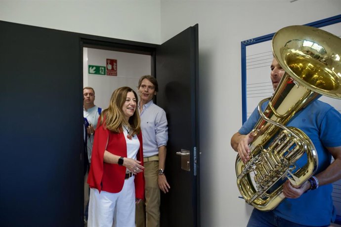 María del Carmen Castillo y Rubén Fernández en el recorrido por la nueva sede del Conservatorio Superior de Música de Jaén.