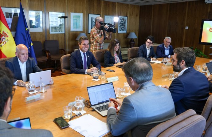 Reunión entre el consejero de Industria, Transición Energética y Sostenibilidad, Mikel Jauregi. Y el secretario de Estado de Energía, Joan Groizard