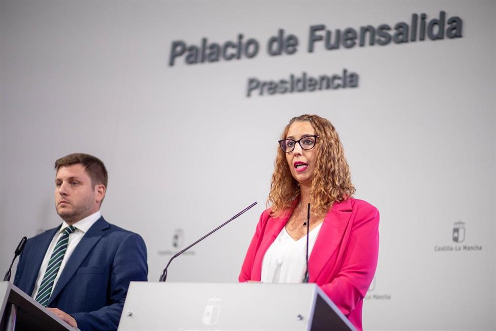 El consejero de Fomento, Nacho Hernando, y la consejera de Igualdad, Sara Simón, informan de asuntos relacionados con sus departamentos.