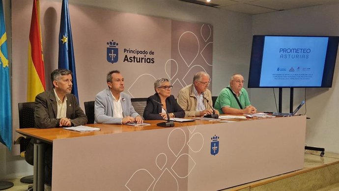 Pablo Puente Baldomar; Ovidio Zapico;Concepción Saavedra; Ángel López, y  Daniel Pedro Rodrigo Zapico en la presentación de la iniciativa 'Prometeo'.