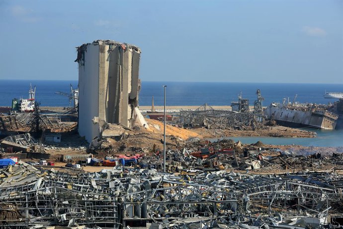 Archivo - Arquivo - Vista geral da área destruída do porto de Beirute após as explosões.