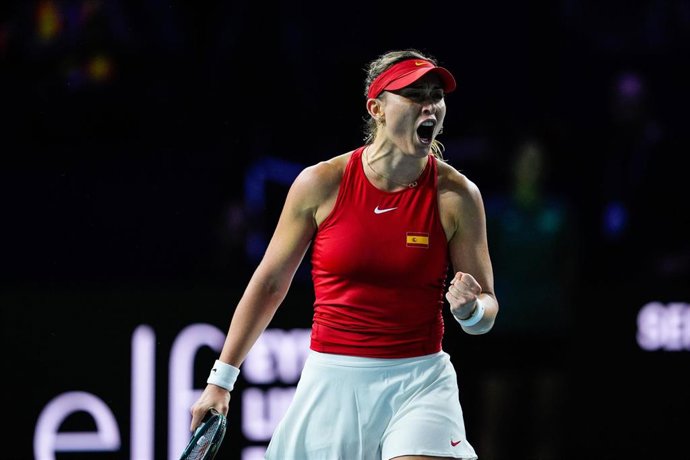 Archivo - La tenista española Paula Badosa celebrando un punto.