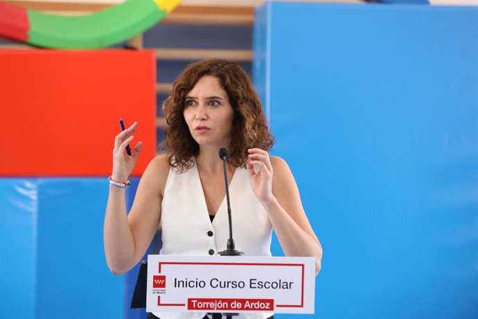 Archivo - La presidenta de la Comunidad de Madrid, Isabel Díaz Ayuso, interviene en la inauguración del curso escolar 2022/23,  en el Centro Público de Educación Especial Iker Casillas de Torrejón de Ardoz