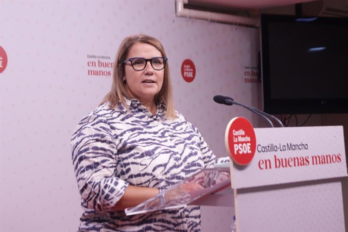 La presidenta de la Ejecutiva Provincial del PSOE de Toledo, Tita García Élez, en rueda de prensa.