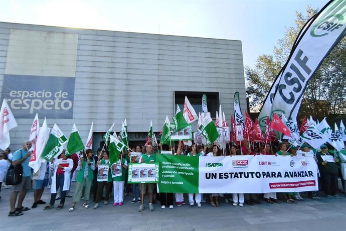 Concentración para reivindicar la negociación del Estatuto Marco ante el Hospital Universitario Río Hortega de Valladolid.