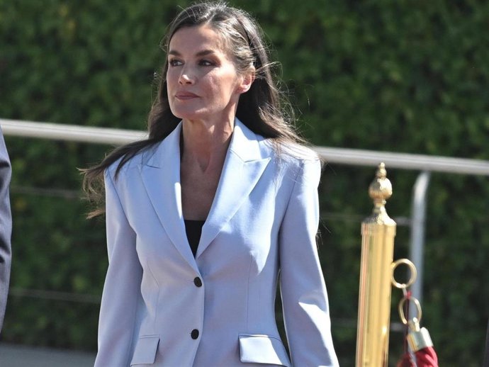 La Reina Letizia durante la despedida oficiada en el Pabellón de Estado de la Terminal T-4, en el Aeropuerto Adolfo Suárez Madrid-Barajas, antes de arrancar su Viaje Oficial a Egipto