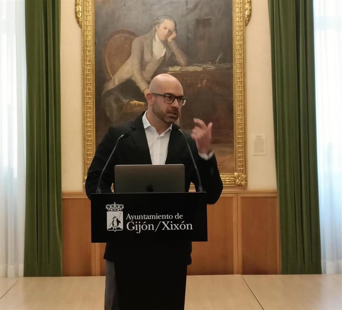 El portavoz de la Junta de Gobierno local y concejal de Urbanismo, Jesús Martínez Salvador, en rueda de prensa del Consistorio gijonés.