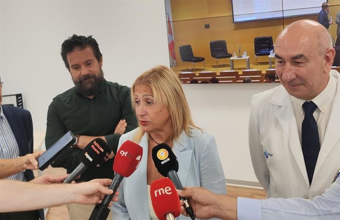 Vicente (i), De Gregorio y Guerra presentan la jornada '¿Tan lejos o tan cerca?