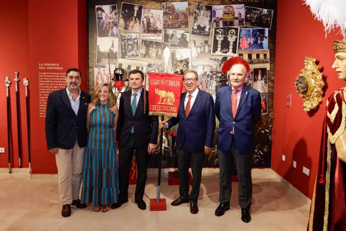 Antonio Pulido y Bruno García en la inauguración de la exposición Gades Cofrade.