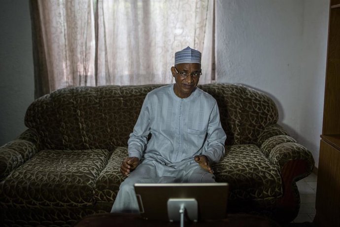 Archivo - El líder de la opositora Unión de Fuerzas Democráticas de Guinea (UFDG), Cellou Dalein Diallo, durante una rueda de prensa en 2020 (archivo)