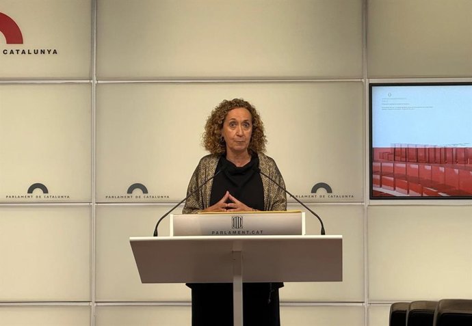 La portavoz de ERC en el Parlament, Ester Capella, en rueda de prensa.