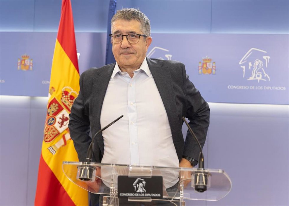 El portavoz del PSOE en el Congreso, Patxi López, durante rueda de prensa posterior a la Junta de Portavoces, enel Congreso de los Diputados, a 16 de septiembre de 2025, en Madrid (España).