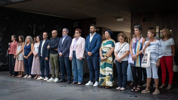 Acto de repulsa del Gobierno de Canarias contra el asesinato de una mujer a manos de su hijo en Gran Canaria