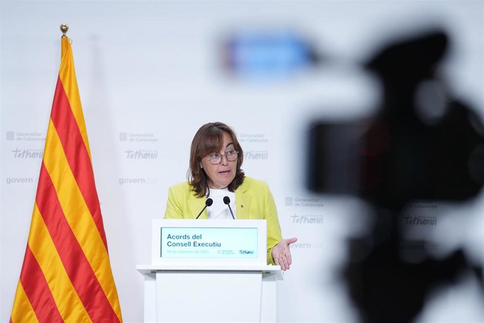 La portavoz del Govern, Sílvia Paneque, durante una rueda de prensa tras la primera reunión del Govern del nuevo curso político, en el Palau de la Generalitat, a 16 de septiembre de 2025, en Barcelona, Catalunya (España). El Govern ha autorizado al Serv