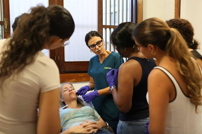 Ningún aval de organizaciones privadas es necesario para ejercer la medicina estética en España