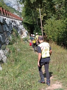 El GREIM rescata a una mujer atrapada en la tirolina de una vía ferrata de La Hermida
