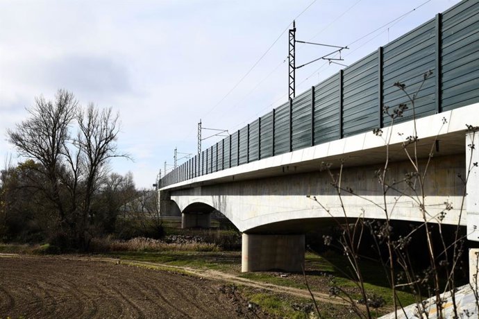 Viaducto sobre el río Arlanzón LAV Venta de Baños-Burgos.