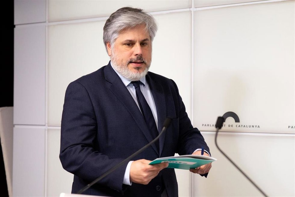 Archivo - El presidente de Junts en el Parlament, Albert Batet, a su llegada a  una rueda de prensa en el Parlament, a 1 de febrero de 2023, en Barcelona, Catalunya (España). Junts per Catalunya ve el retorno del tripartito y un cambio de ciclo en la po