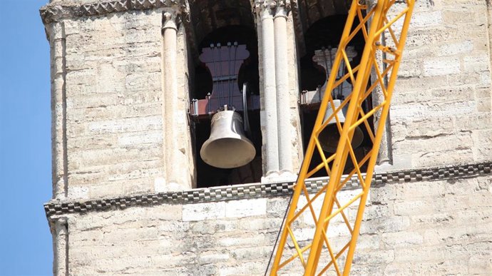 Nueva campana de San Roque en la iglesia de La Antigua de Valladolid.