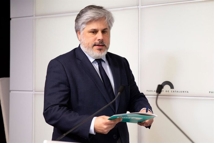Archivo - El president de Junts al Parlament, Albert Batet