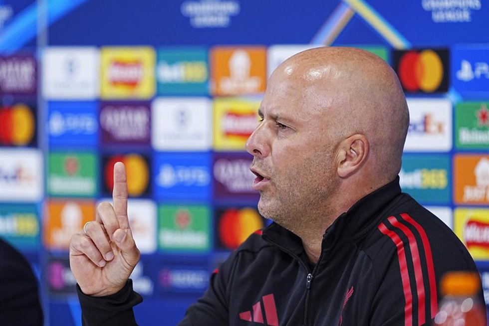El entrenador del Liverpool, Arne Slot, en la rueda de prensa previa al partido contra el Atlético de Madrid en la Fase Liga de la 'Champions' 2025/26