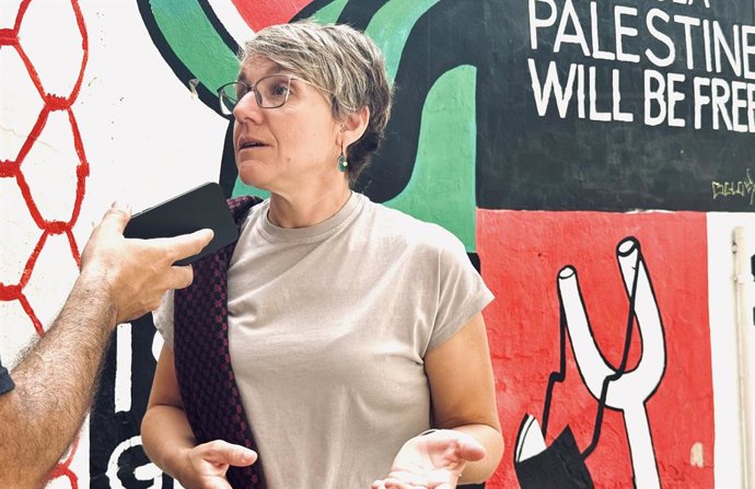 La portaveu de Compromís a l'Ajuntament de València, Papi Robles, presenta la moció que este grup portarà el ple d'aquest consistori en defensa de Gaza.