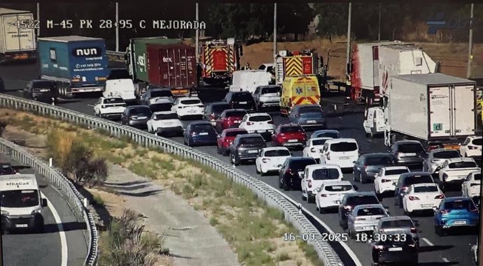 Un accidente en la M-45 con varios vehículos causa retenciones y un herido leve en San Fernando de Henares