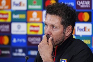 16 September 2025, United Kingdom, Liverpool: Atletico Madrid manager Diego Simeone reacts during the team's press conference at Anfield ahead of Wednesday's UEFA Champions League soccer match against Liverpool. Photo: Peter Byrne/PA Wire/dpa