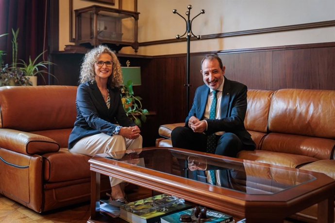 El conseller de Justicia y Calidad Democrática, Ramon Espadaler, y la presidenta del Tribunal Superior de Justicia de Catalunya (TSJC), Mercè Caso.