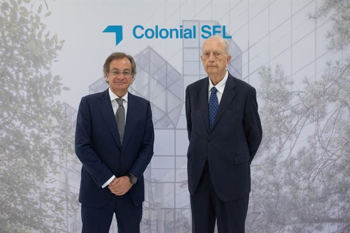 Archivo - El consejero delegado de Colonial (izq), Pere Viñolas, y el presidente, Juan José Brugera.
