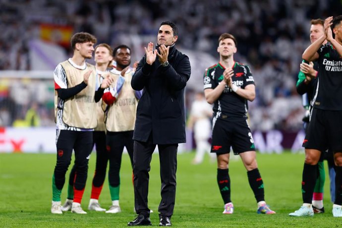 Archivo - Mikel Arteta, entrenador del Arsenal FC, celebra la victoria de su equipo en San Mamés