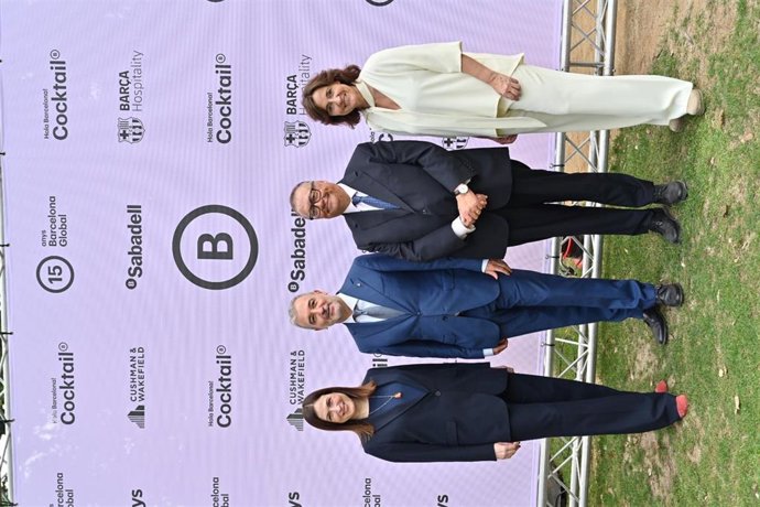 De izquierda a derecha, Carolina Martinoli, presidenta y CEO de Vueling; Jaume Collboni, alcalde de Barcelona; Ramon Agenjo, presidente de Barcelona Global; y Mercè Conesa, CEO de Barcelona Global.