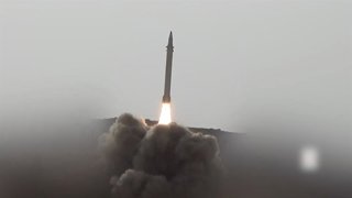 Archivo - SANAA, June 26, 2024  -- The screenshot captured from a video released by Yemen's Houthi group on June 26, 2024 shows that a hypersonic missile is launched from an undisclosed desert area in Yemen. Yemen's Houthi group said on Wednesday they use