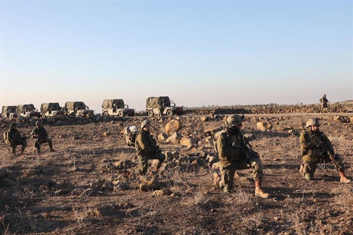 Archivo - Tropas israelíes desplegadas entre las provincias sirias de Quneitra y Daraa