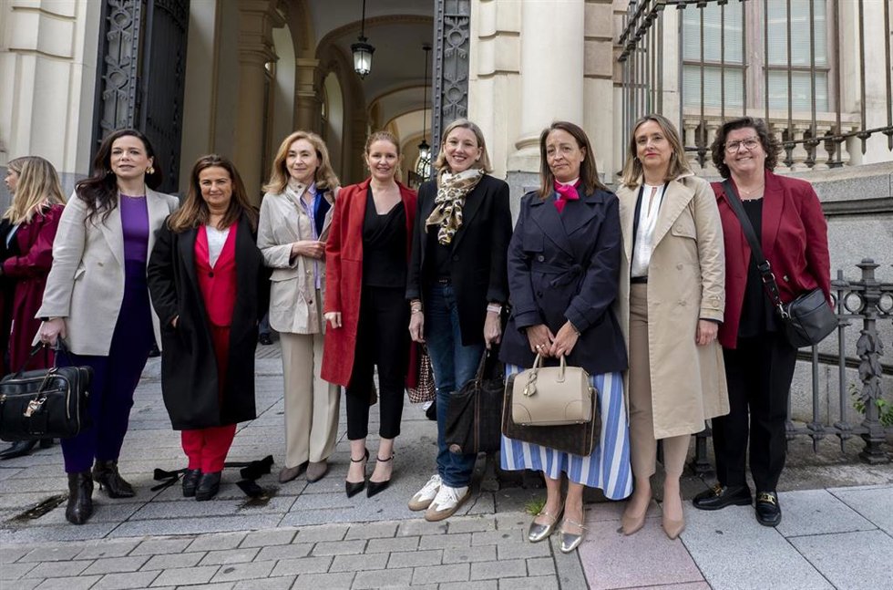 Archivo - Foto de familia de las consejeras de Familia e Infancia de consejerías del Partido Popular durante la reunión del Pleno de la Conferencia Sectorial de Infancia y Adolescencia.