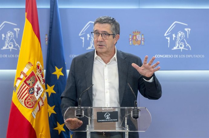 O porta-voz do PSOE no Congresso, Patxi López, durante uma coletiva de imprensa após a reunião de porta-vozes, em 2 de setembro de 2025, em Madri (Espanha).