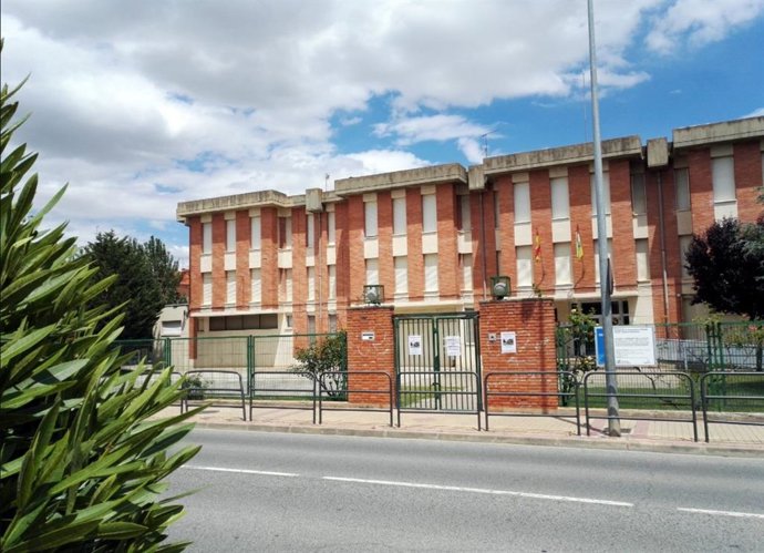 Cierre temporal del patio del colegio Aurelio Prudencio de Calahorra por la renovación de su sistema de calefacción