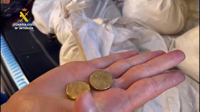 Monedas falsas intervenidas en Roquetas de Mar (Almería).